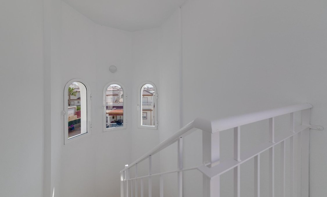 Obra nueva - villa -
