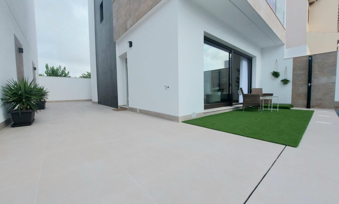 Obra nueva - villa -
